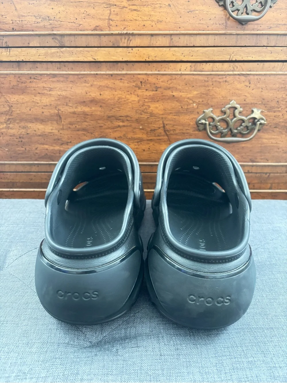 CROCS BUBBLE CRUSH CLOG in TRIPLE BLACK, size M7/W9
